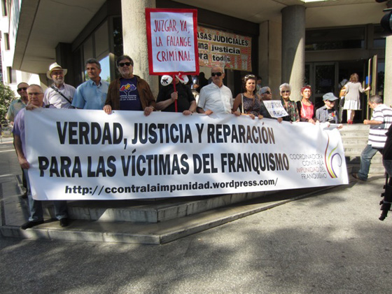 Concentracin en apoyo a Gerardo Rivas, el periodista imputado por una querella de Falange