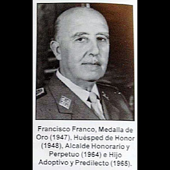 El Ayuntamiento de Tarifa reparte un folleto destacando la figura de Francisco Franco